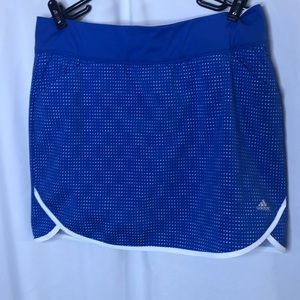 Adidas skirt w/side and back pockets.Size M